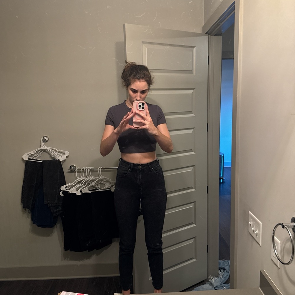 Black high-waisted mom jeans US size 2 #highwaistedjeans #blackjeans #blackdenim